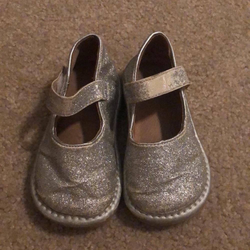 Silver sparkle squeakers ✨